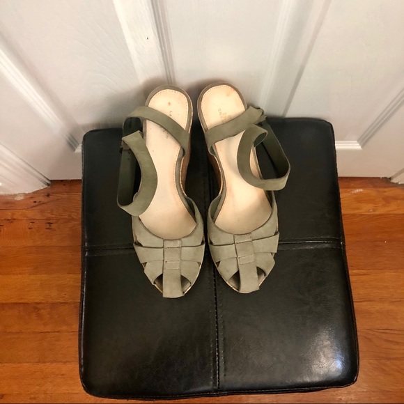 Lands End 7.5 khaki green suede wedge sand… - Picture 4 of 6